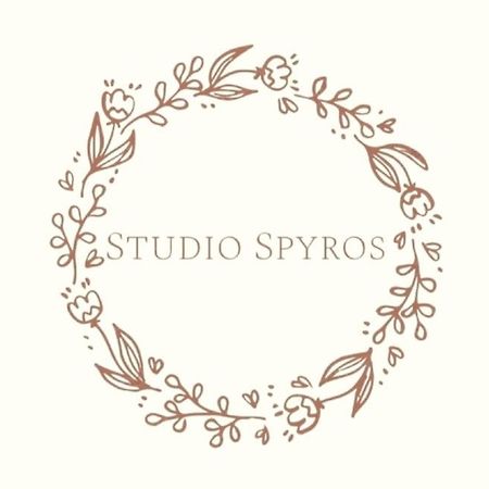 קאנוני Small Garden By Studio Spyros מראה חיצוני תמונה